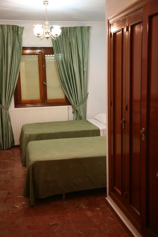 Hostal Santa Barbara Socuéllamos Extérieur photo