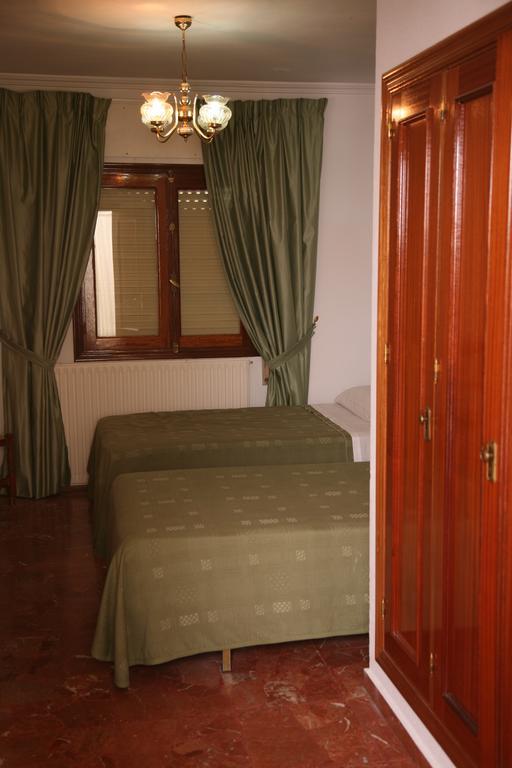Hostal Santa Barbara Socuéllamos Extérieur photo